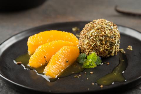 Kürbiskernknödel mit Gewürzorangenfilets - (c) Stefan Kristoferitsch mit freundlicher Genehmigung der Gemeinschaft Steirisches Kürbiskernöl g.g.A.