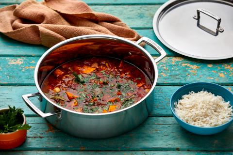 Gumbo mit Süßkartoffeln und gebratener Paprika - (c) Le Creuset