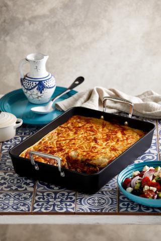 Moussaka mit Lamm und Süßkartoffeln - (c) Le Creuset Moussaka mit Lamm und Süßkartoffeln - (c) Le Creuset