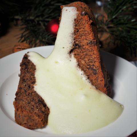 Glühwein-Gugelhupf mit Glühwein-Zabaione - (c) Jörg Bornmann Glühwein-Gugelhupf mit Glühwein-Zabaione - (c) Jörg Bornmann