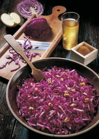 Rotkrautsalat mit Nüssen - (c) Wirths PR Rotkrautsalat mit Nüssen - (c) Wirths PR