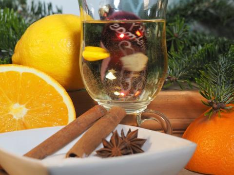 Weißer Glühwein - (c) Jörg Bornmann