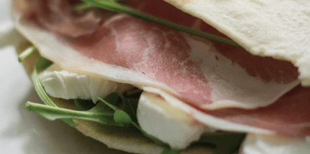 Piadina mit Coppa, Rucola-Pesto und Stracciatella di bufala - (c) Consortium of Piadina Romagnola PGI