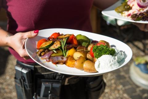 Konstanzer Wirtekreis - vegetarisches Hoernle-Essen mit Gemüse - (c) MTK/ChrisDanneffel