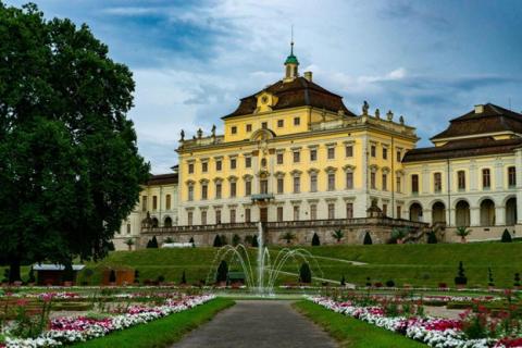 Zwischen Barock und Beats: Die vielfältige Eventszene in Ludwigsburg - (c) https://www.pexels.com/de-de/foto/landschaft-natur-kunst-wahrzeichen-27636822/ Zwischen Barock und Beats: Die vielfältige Eventszene in Ludwigsburg - (c) https://www.pexels.com/de-de/foto/landschaft-natur-kunst-wahrzeichen-27636822/