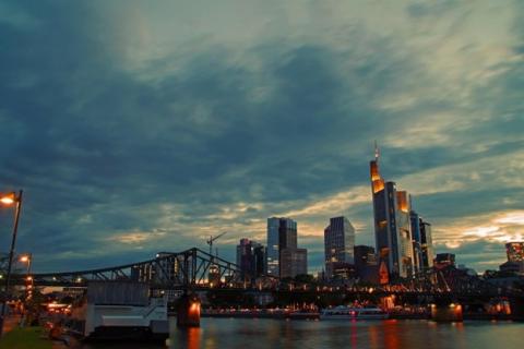 Ein Wochenende in Mainhattan – Kulinarische Highlights in Frankfurt entdecken - (c) https://pixabay.com/de/photos/skyline-frankfurt-frankfurt-main-2116499/