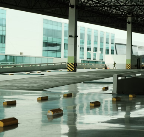 Stressfrei reisen - Digitale Parkplatzbuchung am Flughafen - (c) Jonathan Gunawan