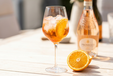 Aperol Spritz selber machen: Rezept, Varianten und Ideen für Sommerabende